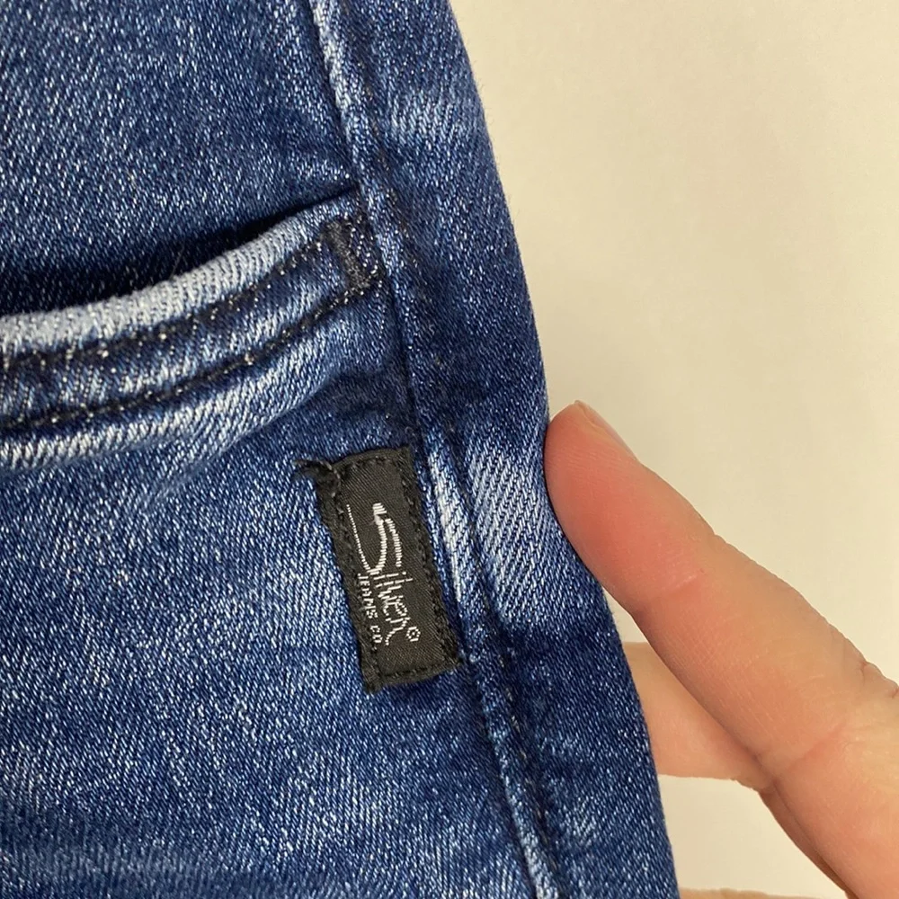 Silver Jeans Avery High Rise Double Button Skinny Jeans in indigo wash size 28